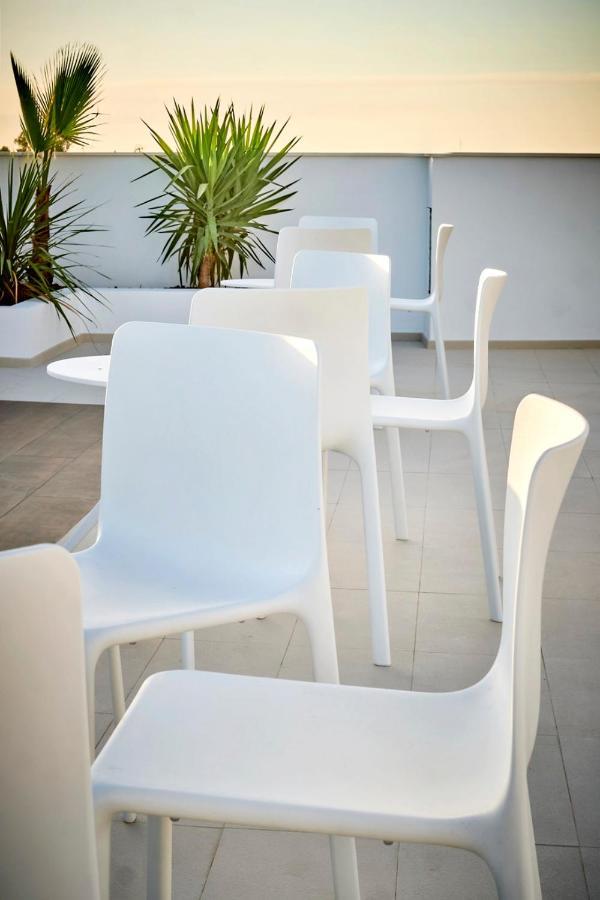 Hostal Pericon Conil De La Frontera Extérieur photo